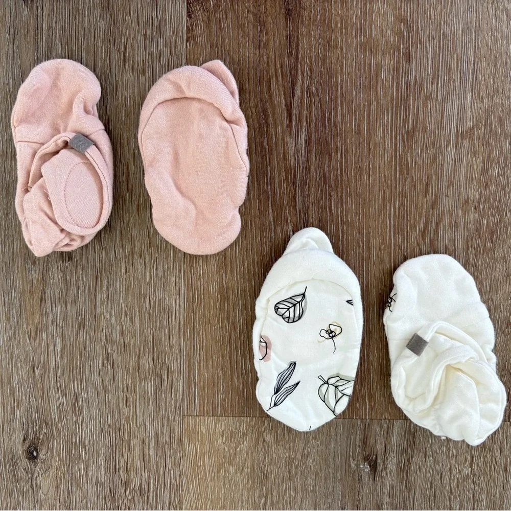 NWOT Goumi Kids Stay-on Bootie Set of 2 (Organic Cotton) Size: 3-6months